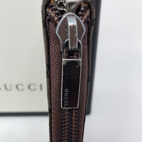 Gucci GG Canvas Zip Around Key Holder - Picture 5 of 12